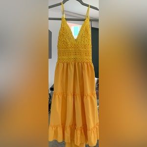 Sun dress NWOT. Yellow. Size  L. Tie back